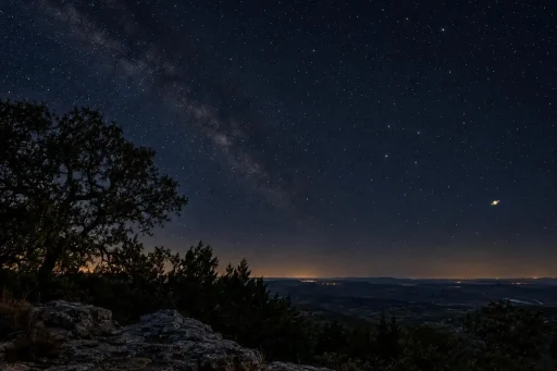 October 2026 Austin Sky Guide: Saturn, Orionids, and Autumn Star Clusters