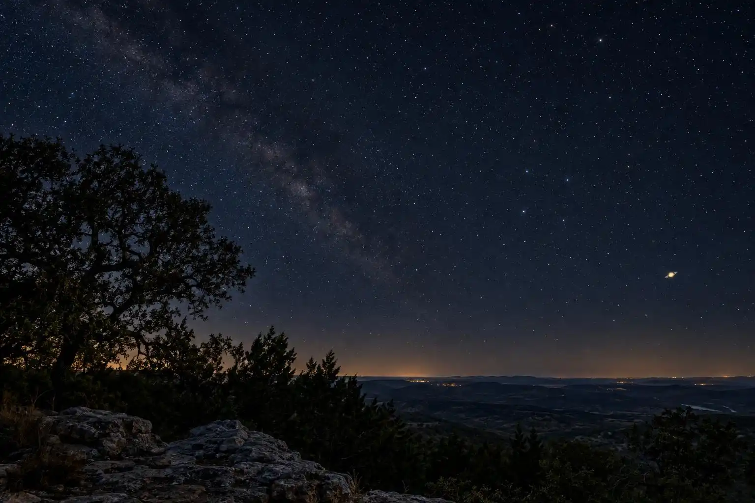 October 2026 Austin Sky Guide: Saturn, Orionids, and Autumn Star Clusters